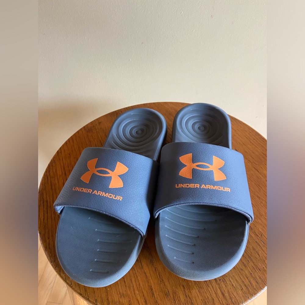 Under Armour Boys Slide Sandals – Size YSM (Youth Small)